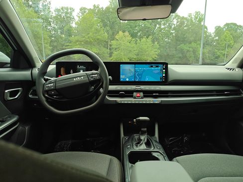 Used 2025 Kia K4 FWD image 8
