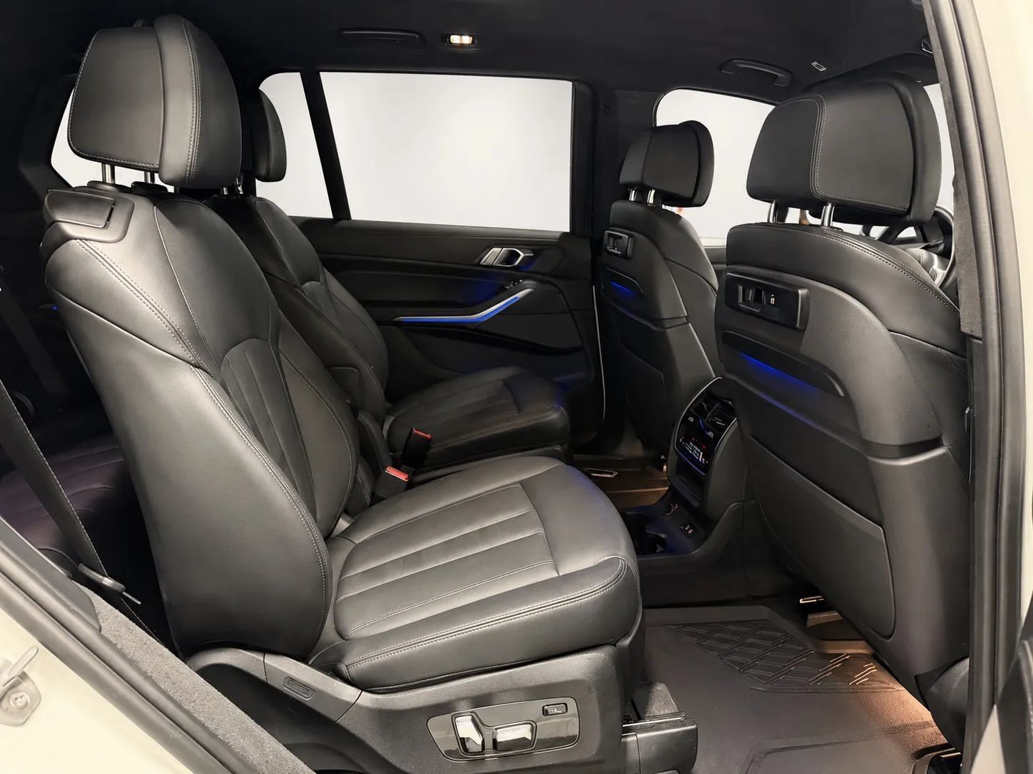 Used 2022 BMW X7 M50i AWD/4WD image 22