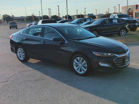 Used 2025 Chevrolet Malibu LT FWD image 2