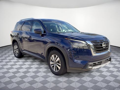 Used 2025 Nissan Pathfinder SL AWD/4WD image 7
