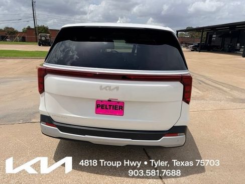 Used 2025 Kia Carnival FWD image 9