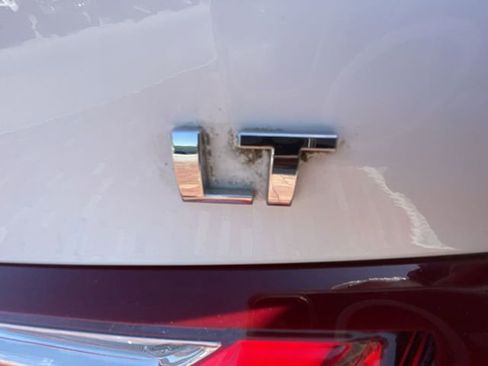 Used 2022 Chevrolet Malibu LT FWD image 32