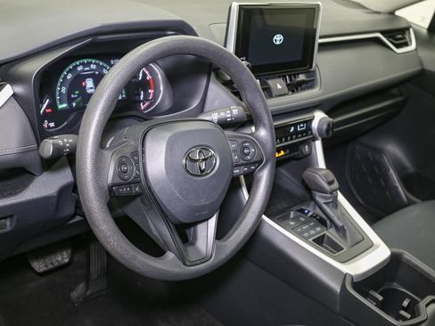 Used 2023 Toyota RAV4 LE AWD/4WD image 23
