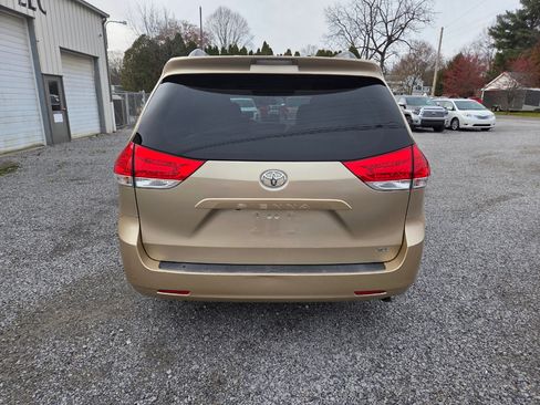 Used 2011 Toyota Sienna XLE image 4