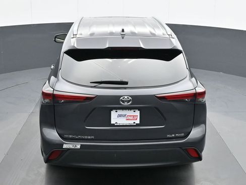Used 2024 Toyota Highlander XLE AWD/4WD image 20