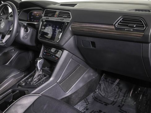 Used 2023 Volkswagen Tiguan SEL R-Line image 44