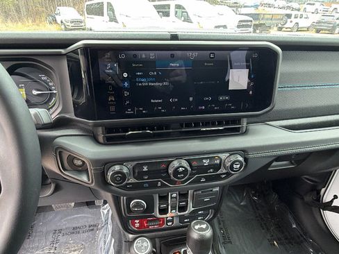 Used 2024 Jeep Wrangler Rubicon image 31