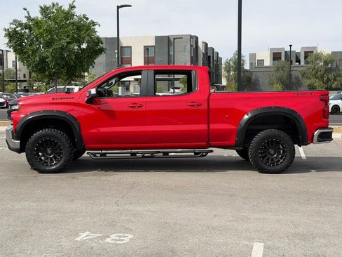 Used 2021 Chevrolet Silverado 1500 LT AWD/4WD image 2