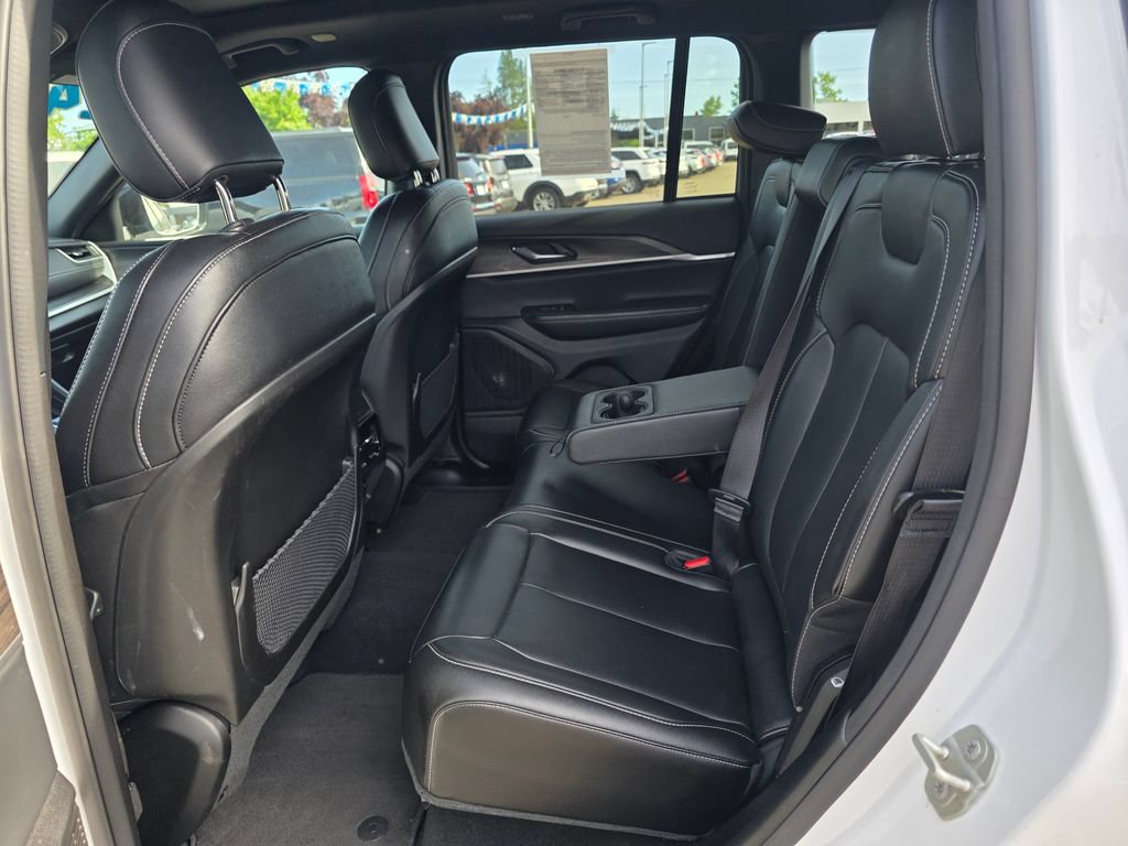 Used 2024 Jeep Grand Cherokee Limited AWD/4WD image 11