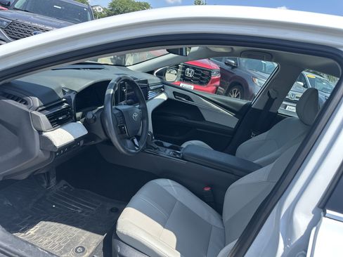 Used 2025 Toyota Camry XLE AWD/4WD image 12