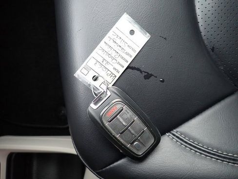 Used 2023 Chrysler Pacifica Touring-L image 30