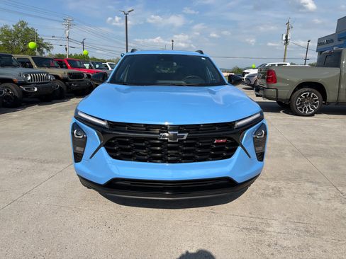 Used 2024 Chevrolet Trax RS w/ Sunroof Package image 3