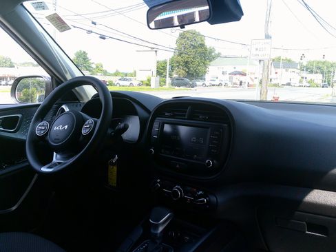 Used 2025 Kia Soul LX FWD image 22