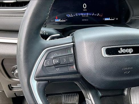 Used 2024 Jeep Grand Cherokee L Laredo image 11