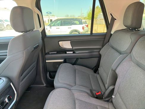 Used 2025 Ford Expedition Active image 24