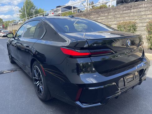 Used 2026 BMW 750e xDrive image 7