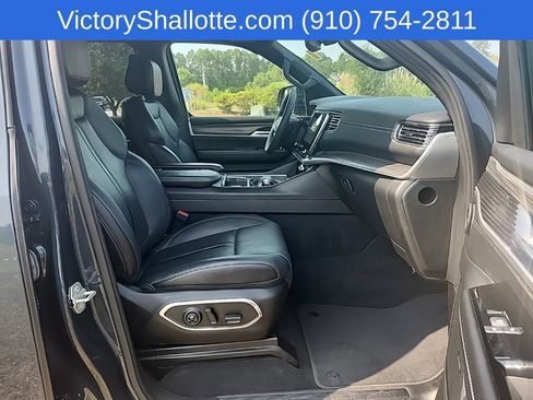 Certified 2024 Jeep Wagoneer L Series II w/ Flexible Seating Group AWD/4WD image 38