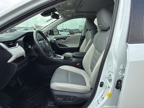 Used 2019 Toyota RAV4 Limited w/ Cold Weather Package image 12