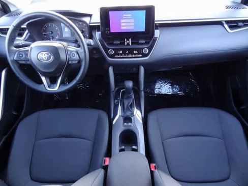 Used 2025 Toyota Corolla Cross LE image 10