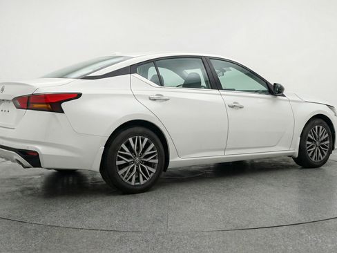 Used 2025 Nissan Altima 2.5 SV image 9