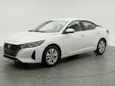 Used 2025 Nissan Sentra S FWD image 3