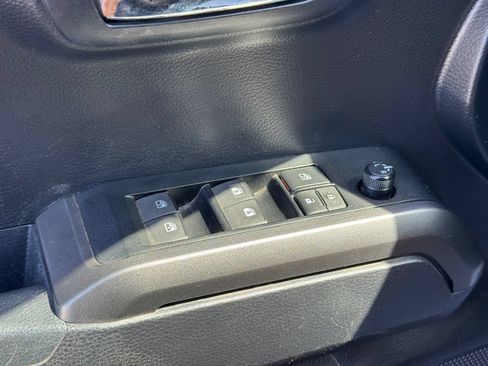 Used 2021 Toyota Tacoma TRD Off-Road w/ Technology Package AWD/4WD image 12