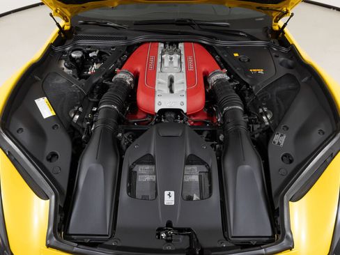 Used 2018 Ferrari 812 Superfast RWD image 31