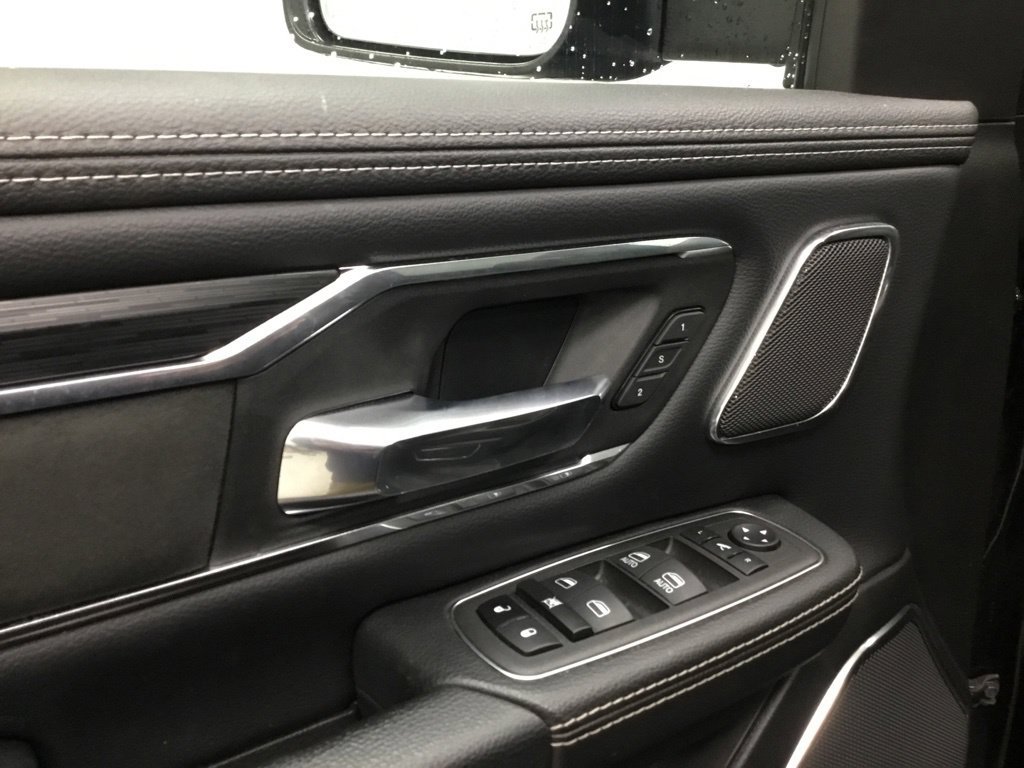 Used 2024 RAM 1500 Laramie AWD/4WD image 8