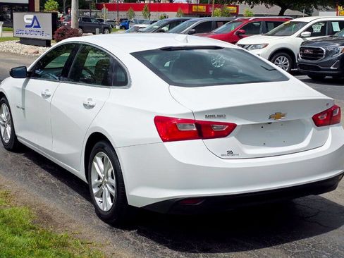 Used 2017 Chevrolet Malibu LT FWD image 4