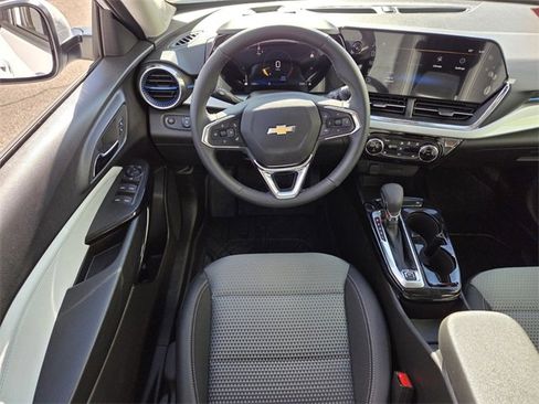 Certified 2026 Chevrolet Trax LT w/ Driver Confidence Package image 12