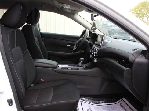 Used 2025 Nissan Sentra SV FWD image 9