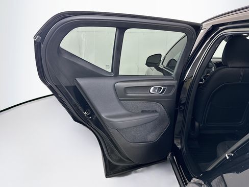 Used 2023 Volvo XC40 B4 Plus FWD image 26