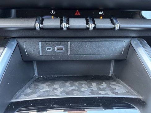 Used 2025 Chevrolet Colorado W/T RWD image 23