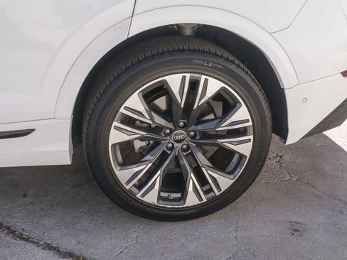 Used 2023 Audi Q8 Premium Plus w/ Premium Plus Package AWD/4WD image 6