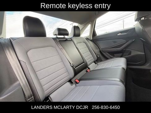 Used 2025 Volkswagen Jetta SE FWD image 15