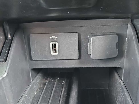 Used 2017 Ford Explorer XLT w/ Equipment Group 202A image 31