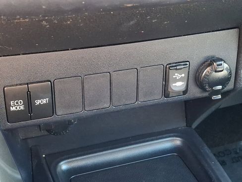 Used 2013 Toyota RAV4 XLE AWD/4WD image 24