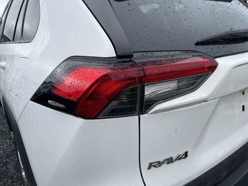 Certified 2023 Toyota RAV4 LE AWD/4WD image 9