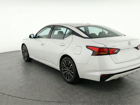 Used 2025 Nissan Altima 2.5 SV FWD image 6