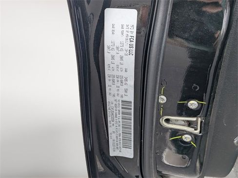 Used 2019 Jeep Cherokee Limited w/ Technology Group image 37