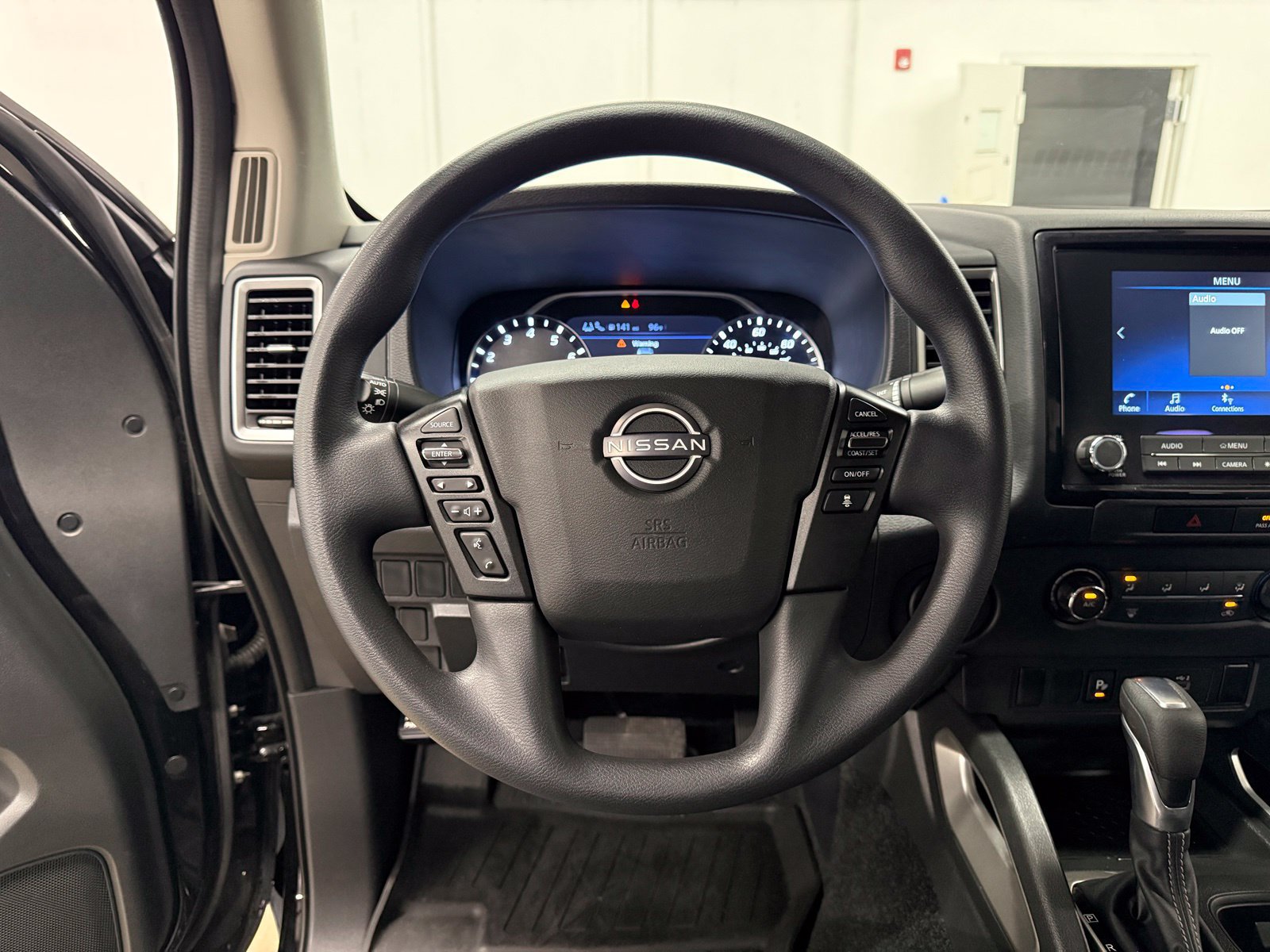 Used 2023 Nissan Frontier SV w/ Technology Package RWD image 12