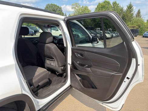 Used 2019 Chevrolet Traverse LT w/ LPO, Floor Liner Package AWD/4WD image 13