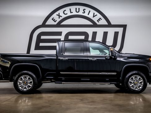 Used 2025 Chevrolet Silverado 2500 High Country w/ High Country Premium Package image 8