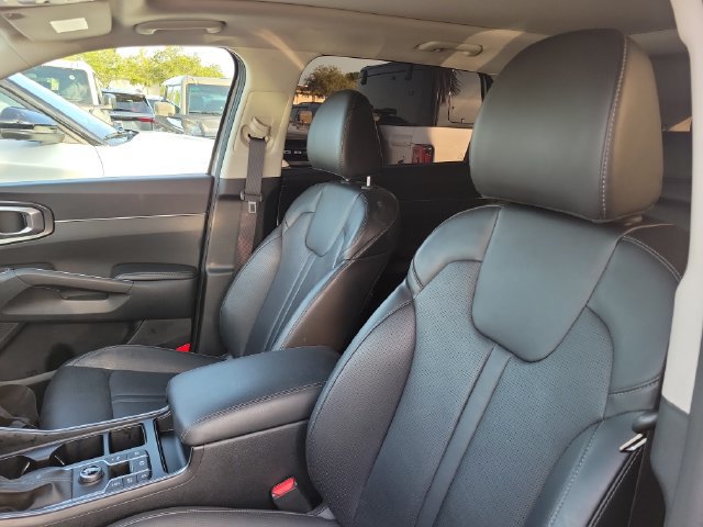Used 2025 Kia Sorento S w/ Panoramic Sunroof Package FWD image 9