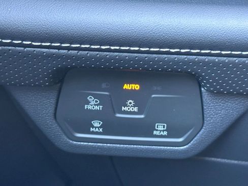 New 2026 Volkswagen Atlas Cross Sport SE image 15