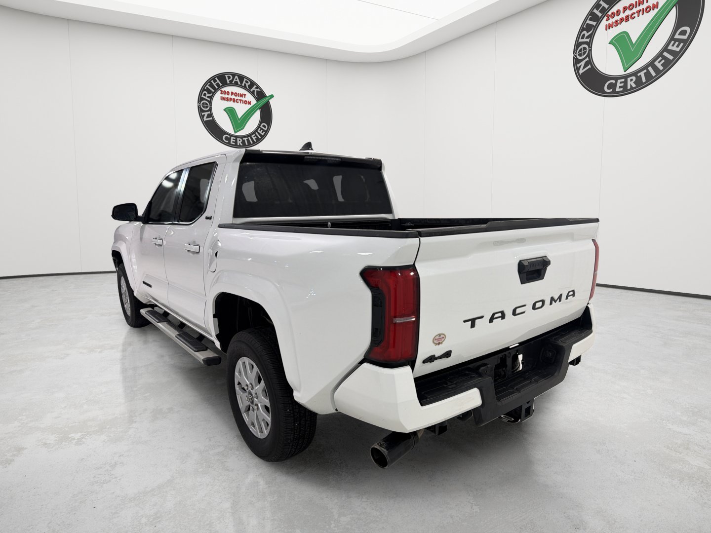 Used 2025 Toyota Tacoma SR5 AWD/4WD image 3