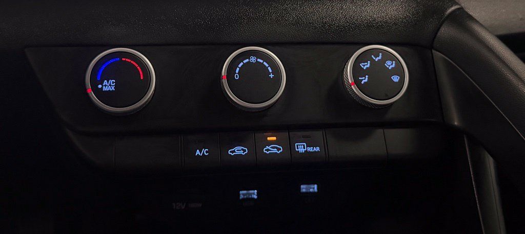 Used 2021 Hyundai Elantra SE FWD image 20