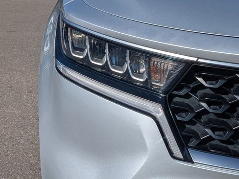 Used 2021 Kia Sorento LX image 9