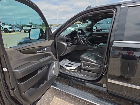 Used 2017 Cadillac Escalade Platinum AWD/4WD image 18