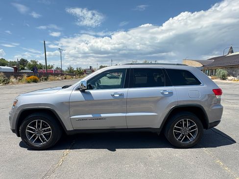 Used 2019 Jeep Grand Cherokee Limited w/ Luxury Group II AWD/4WD image 12